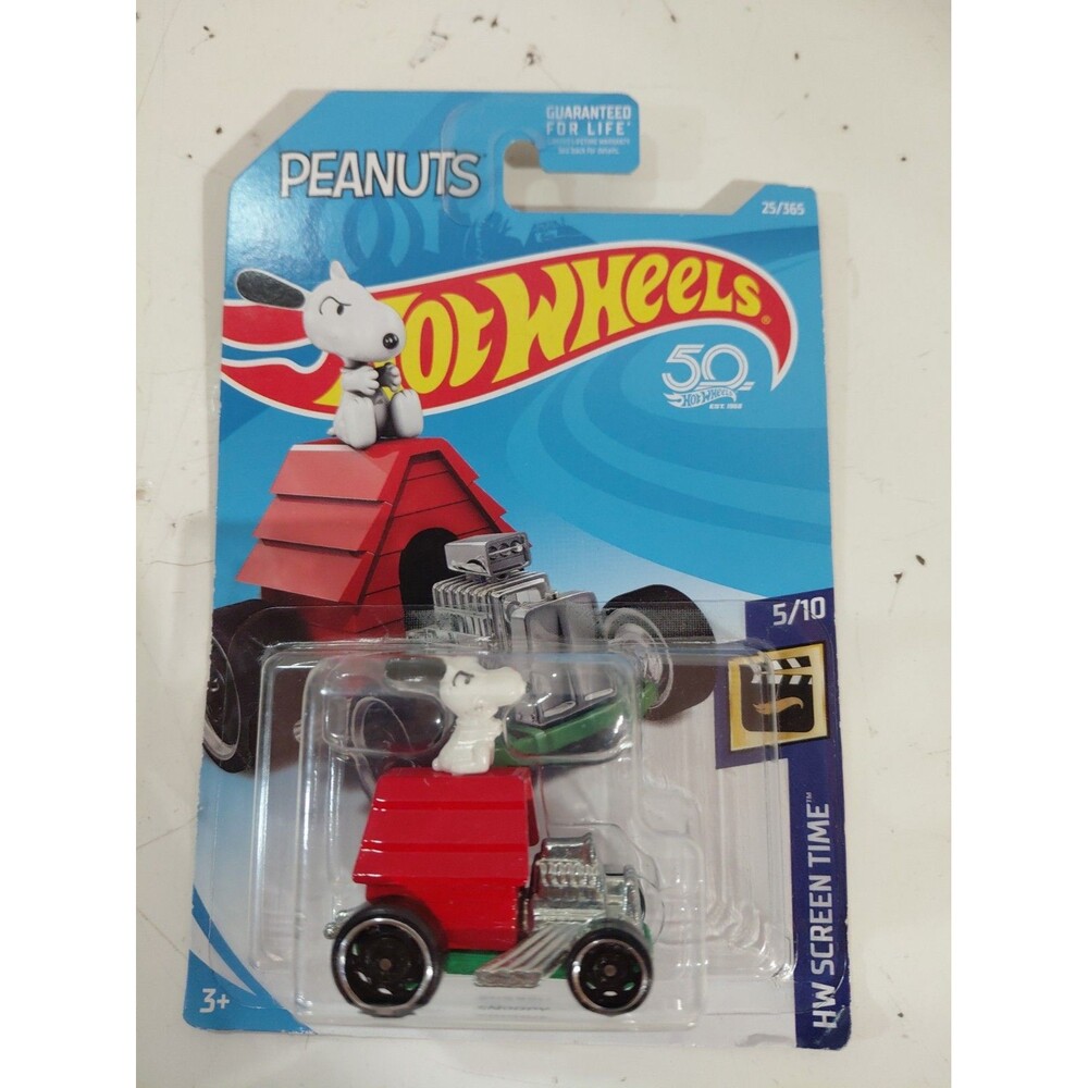 NIP Hot Wheels Screentime 1:64 Die Cast Snoopy Hot Rod Dog House Car B